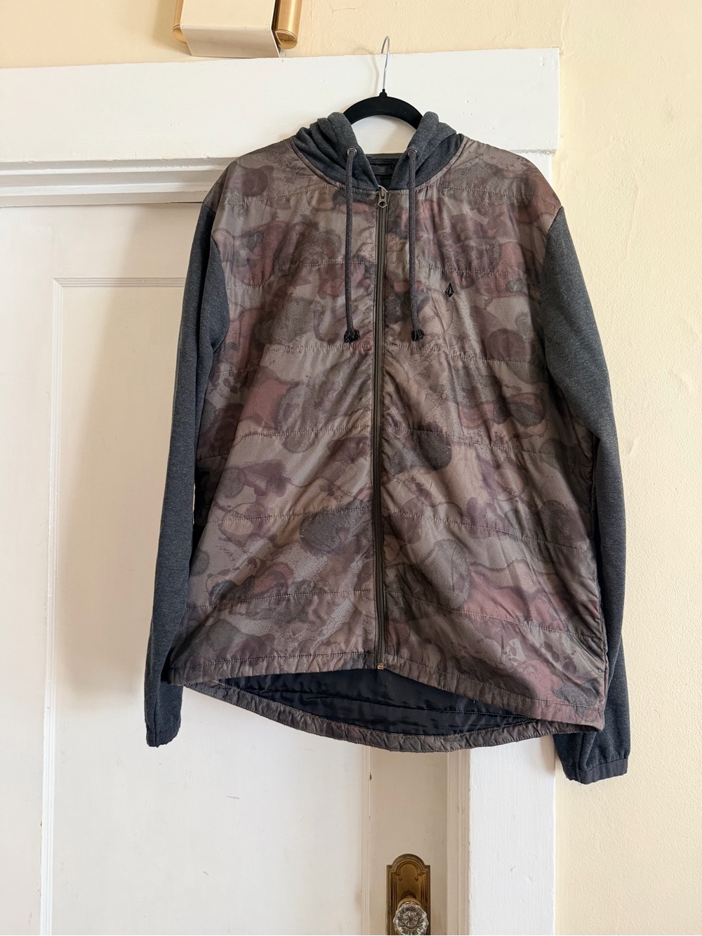 Volcom Men’s XL Olive Green Camo Quilted Hooded Zip Jacket